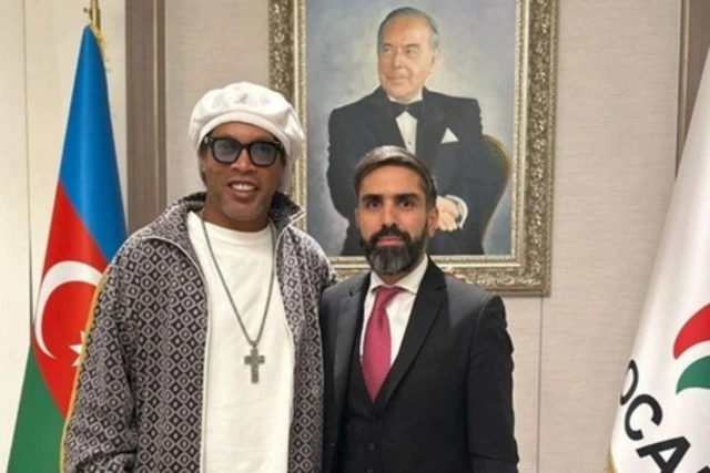 AFFA Başkanı Rövşen Necef, Ronaldinho ile görüştü