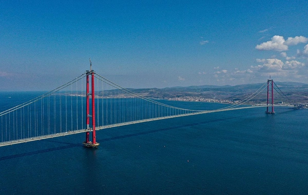 Çanakkale Boğazı dev havuzun geçişi için tek yönlü trafiğe kapatıldı