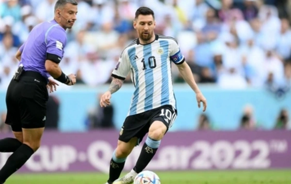 Messi, Arjantin ve Paraguay maçında hakeme hakaret etti