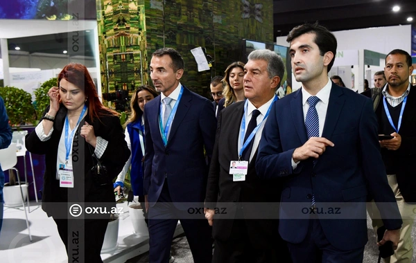 Barcelona Kulübü Başkanı Joan Laporta, COP29 alanındaki standları ziyaret etti