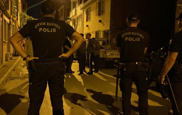 İstanbul'da kimliği belirsiz kişiler polise molotof kokteyli ve patlayıcı attılar