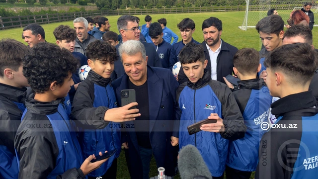 "Barselona"nın prezidenti Xuan Laporta Azərbaycanın yeniyetmə futbolçuları ilə görüşüb