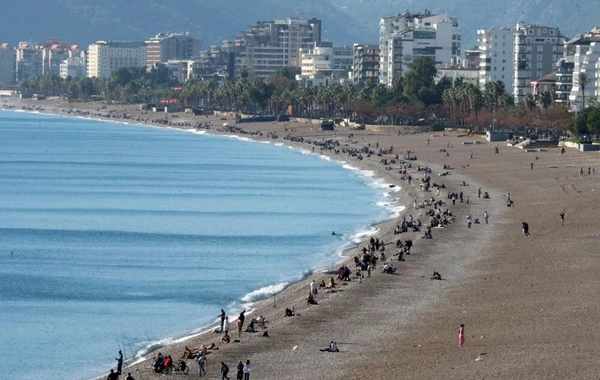 Antalyada dörd saatda üç mövsüm: Günəş, yağış, qar