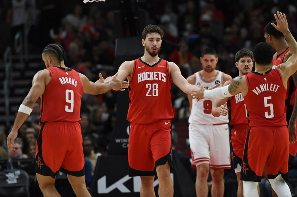 Türk basketbolcu Houston Rockets'ta bir ilke imza attı