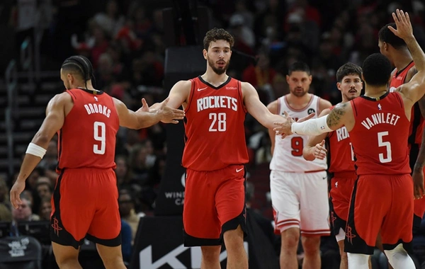 Türk basketbolcu Houston Rockets'ta bir ilke imza attı