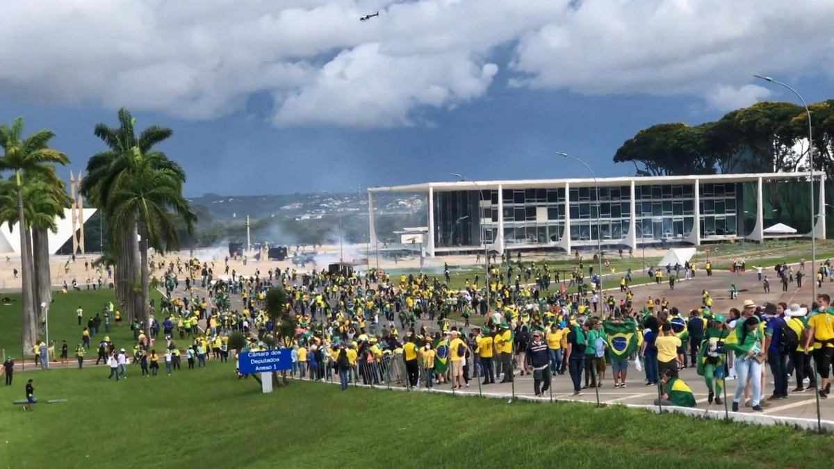 Braziliyada prezidentə sui-qəsd cəhdində şübhəli bilinən şəxslər saxlanılıblar