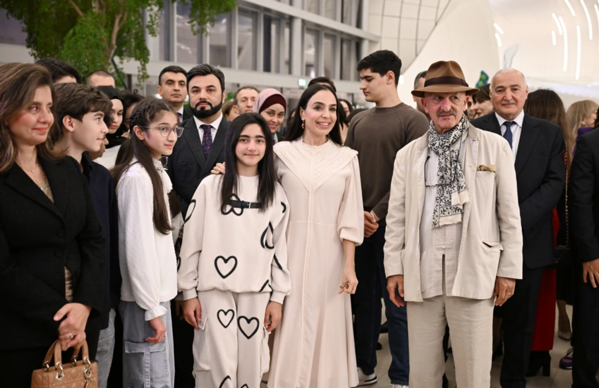 Haydar Aliyev Merkezi'nde "Dünyayı Çocukların Gözünden" fotoğraf sergisi açıldı