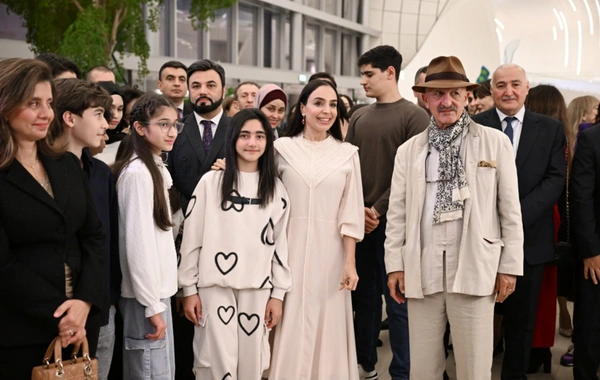 Haydar Aliyev Merkezi'nde "Dünyayı Çocukların Gözünden" fotoğraf sergisi açıldı