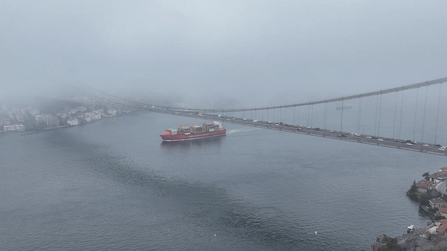 İstanbul Boğazı'nda gemi trafiği çift yönlü askıya alındı