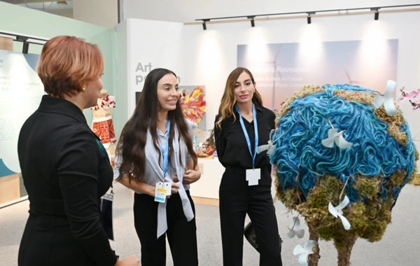 Leyla Aliyeva ve Arzu Aliyeva, COP29'da sunulan kapsayıcı sergiyi ziyaret ettiler