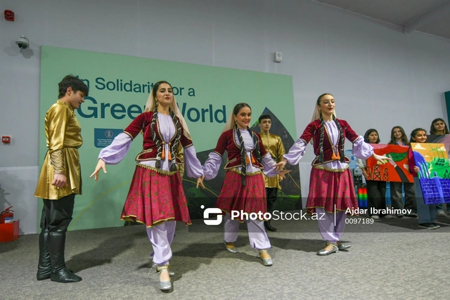 COP29-da azərbaycanlı uşaqlar iqlimlə bağlı aksiya keçiriblər