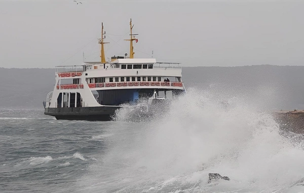 Çanakkale'de ulaşım krizi: Feribot seferleri fırtına nedeniyle askıya alındı