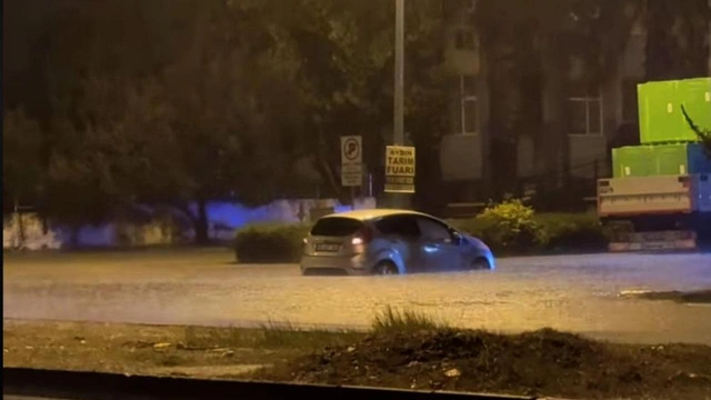 Aydın'da sel felaketi: Evler su altında, hayat felç oldu