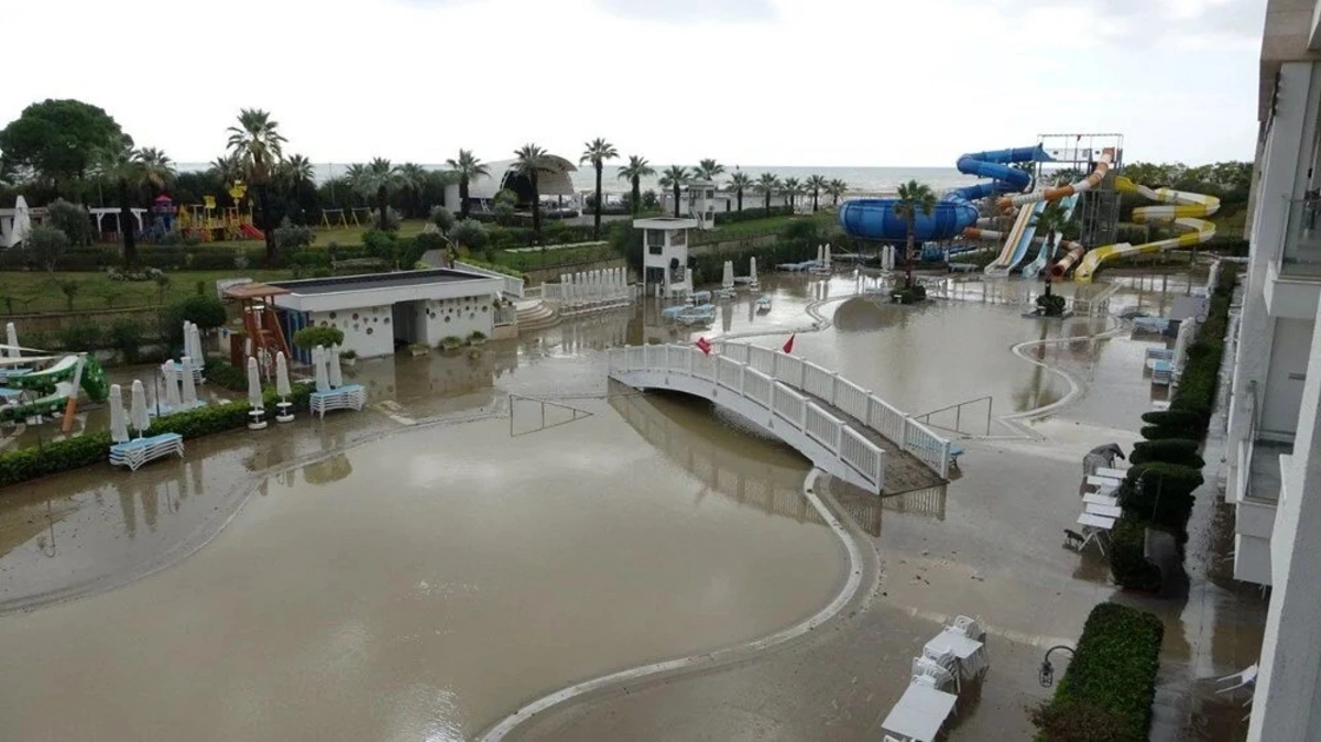 Antalyada hoteldən 400 nəfər təxliyə edilib