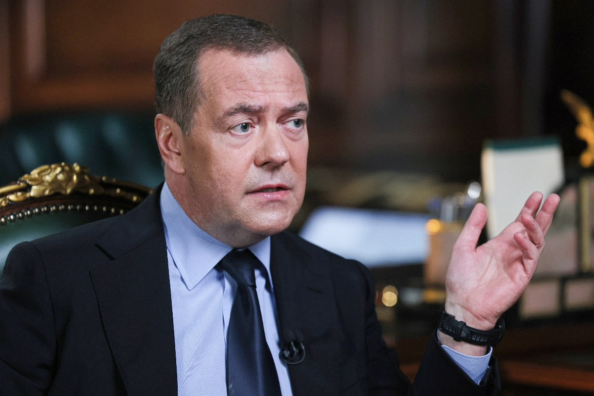 Medvedev: "Tramp Ukrayna münaqişəsinə son qoya bilər"