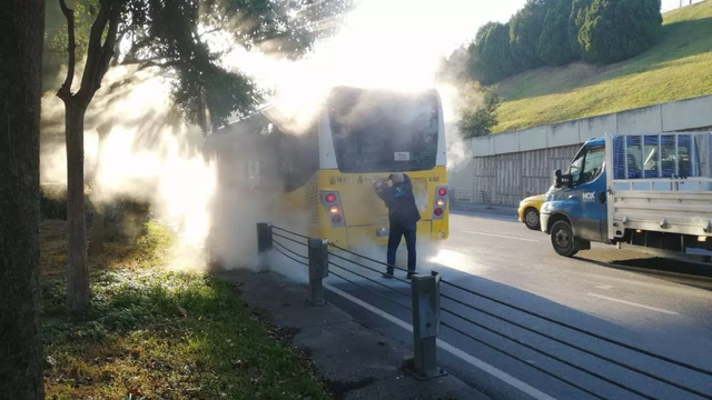 Şişli'de korku dolu anlar: İETT otobüsü alev alev yandı