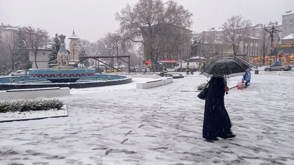 Hava durumu: Birçok ilde mevsimin ilk karı düştü, hertaraf beyaza büründü