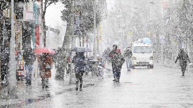 İstanbul'da kar yağışı başladı!