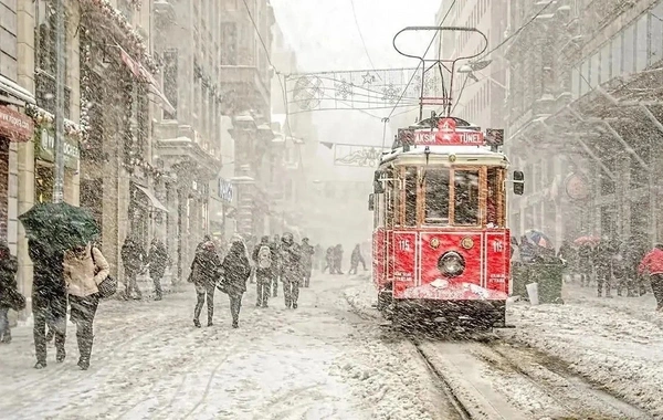 İstanbul'a fırtına ve yağış uyarısı: Hafta sonu planlarınızı gözden geçirin!