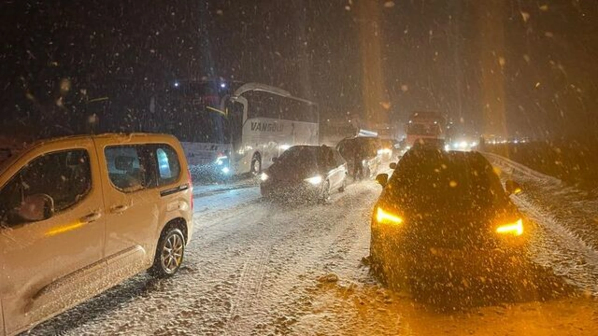 Bolu'da hava durumu nedeniyle otoyol ulaşıma kapandı