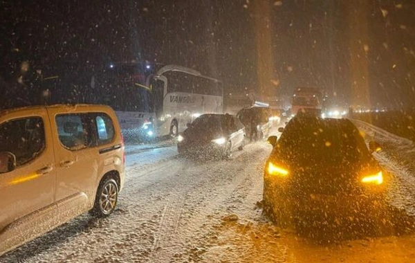 Bolu'da hava durumu nedeniyle otoyol ulaşıma kapandı