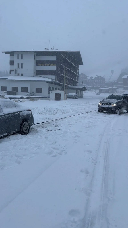 Uludağ'da kartpostallık manzaralar: Kar kalınlığı 50 cm'yi aştı