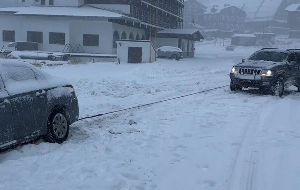 Uludağ'da kartpostallık manzaralar: Kar kalınlığı 50 cm'yi aştı