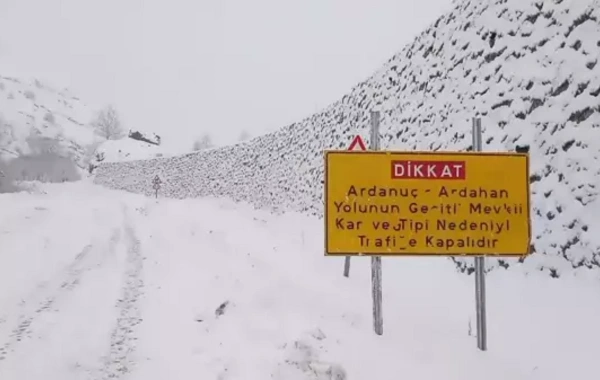 Artvin'de yoğun kar yağışı hayatı olumsuz etkiledi