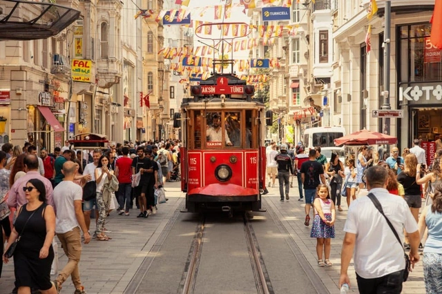 İstanbul Valiliği Taksim'i kapattı