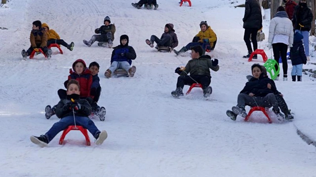 27 Kasım okullar tatil edildi: Hangi il ve ilçeler listeye dahil?