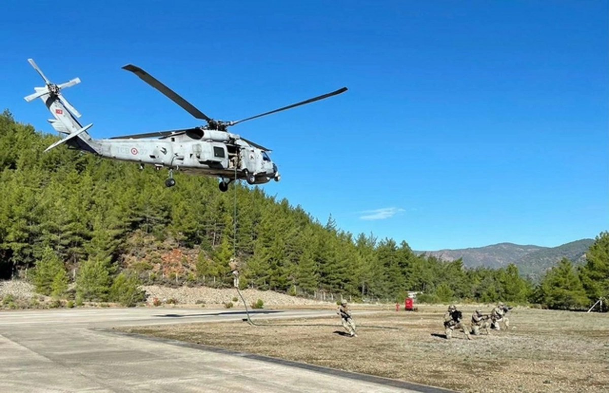 Azerbaycan ve Türkiye Deniz Özel Harekatçıları ortak tatbikatı devam ediyor