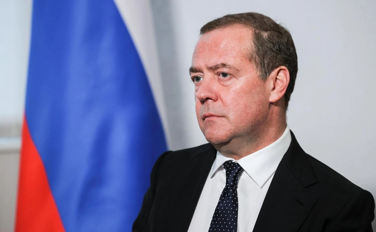 Medvedev: Batı, Rusya ile nükleer savaşa hazırlanıyor