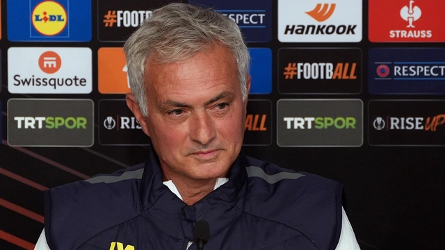 Fenerbahçe Teknik Direktörü Jose Mourinho: "Buraya kısıtlı bir kadroyla geldik"