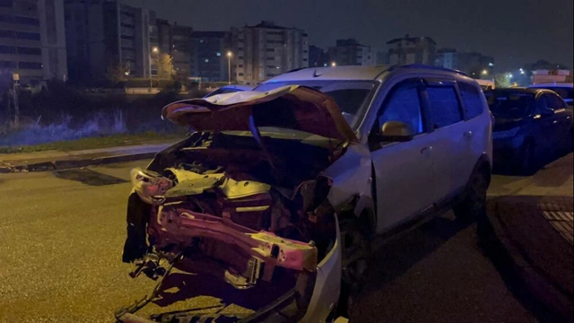 Bursa'da otomobil ve işçi servisi çarpıştı: Çok sayıda yaralı var