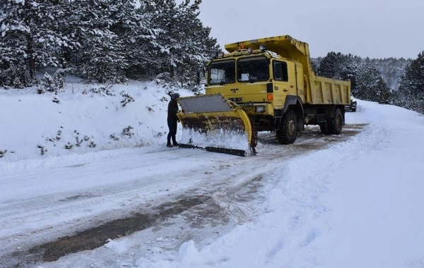 Karabük'te kar nedeniyle kapanan köy yolları ulaşıma açıldı