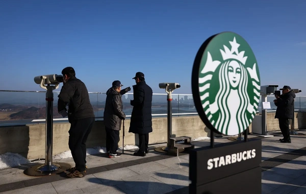 В Южной Корее открылся Starbucks с видом на Северную