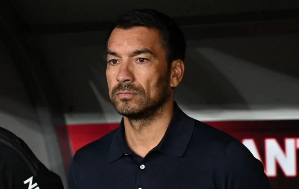 Beşiktaş yönetimi Giovanni van Bronckhorst'un geleceğini değerlendirmek kararı aldı