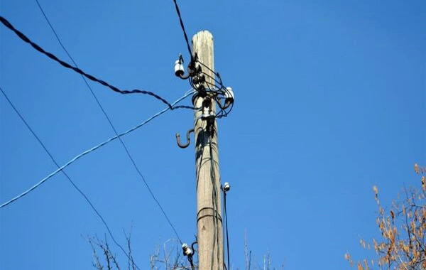 Sabirabad sakinləri elektrik dirəyindən yıxıldılar - Ölən var