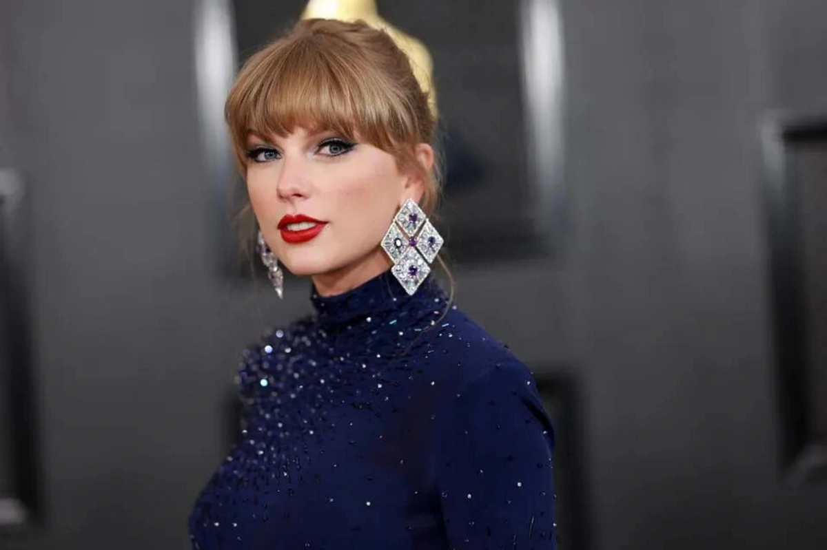 Taylor Swift'in yeni kitabı raflarda yerini aldı