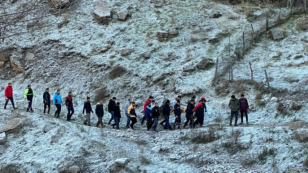 Hakkari'de dağdan düşen genç hayatını kaybetti