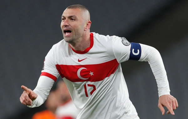 Burak Yılmaz: "Lokomotiv kulübü bavulumu rehin aldı"