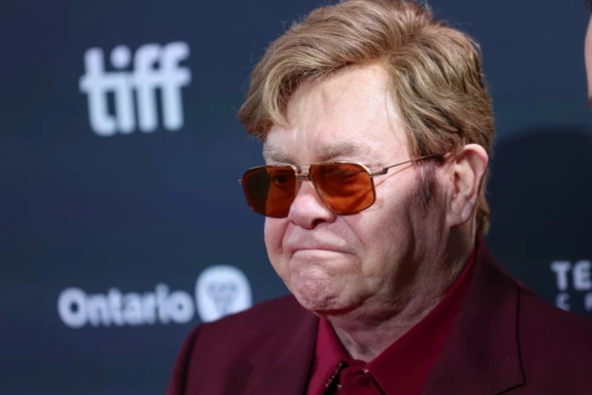 Elton John sahnede içini döktü: "Görme yetimi kaybettim"