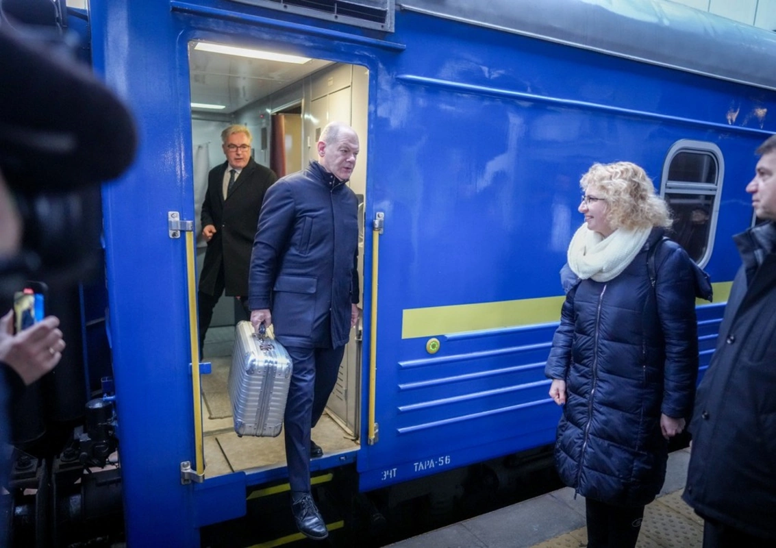 Шольц прибыл в Киев для переговоров с Зеленским