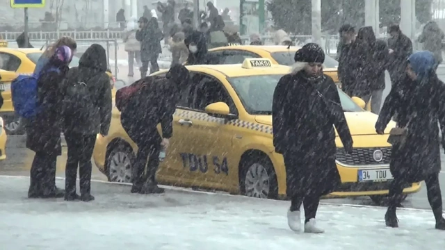 Meteoroloji'den kritik uyarı: Fırtına ve kar yağışı İstanbul ve birçok ilde etkili olacak