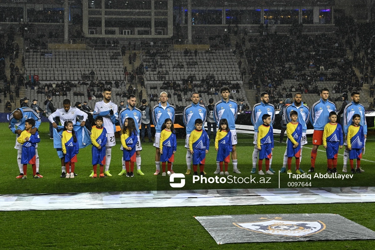 UEFA "Qarabağ" azarkeşlərinin rəqib futbolçulara lazer tutması səbəbindən klubu sərt cəzalandırıb