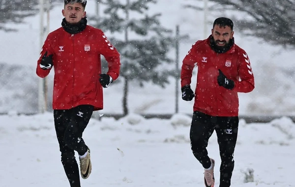 Sivasspor'un Galatasaray maçı hazırlıklarına kar engeli