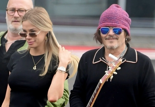 Conni Depp rusiyalı nişanlısından ayrıldı