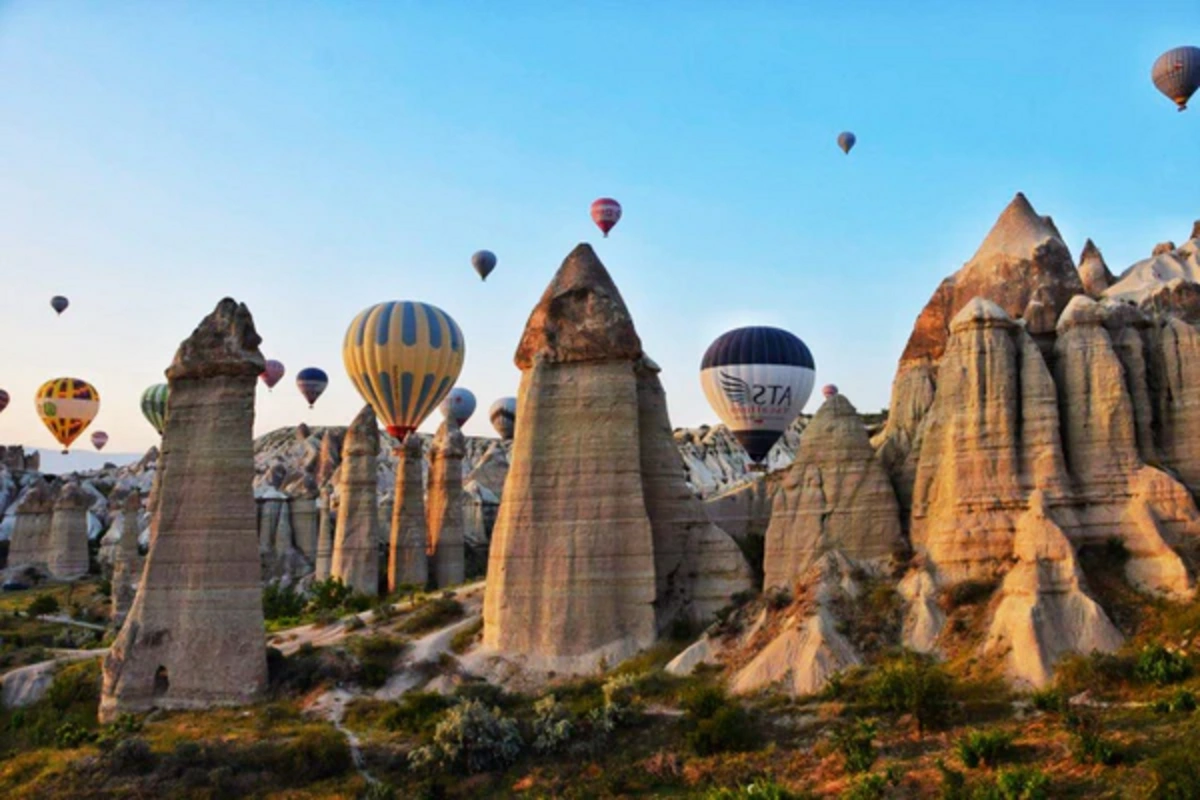 Kapadokya'da peribacası çöktü: O anlar kamerada