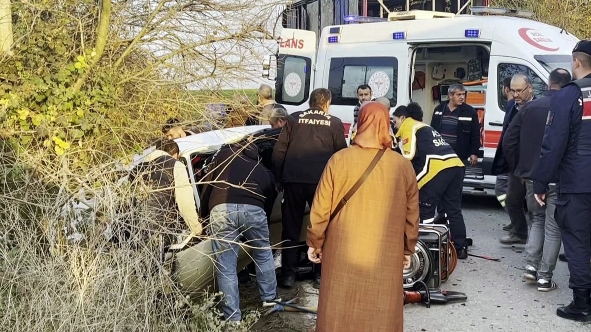 Sakarya'da korkunç kaza: Anne ve oğlu hayatını kaybetti