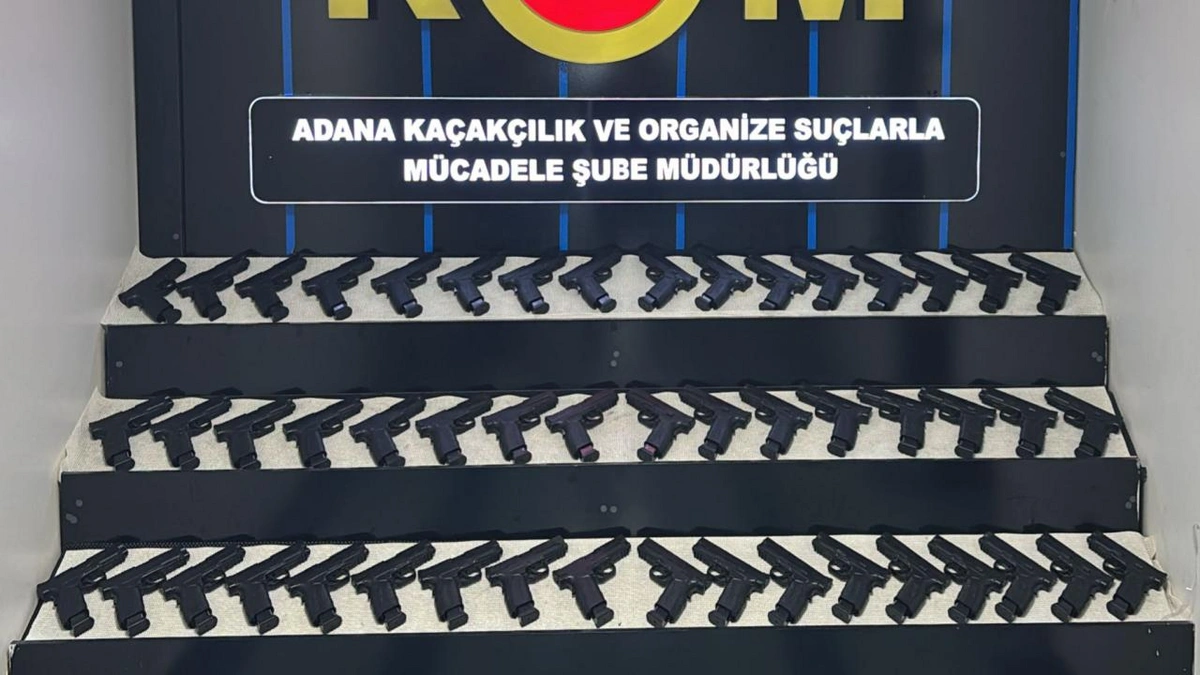 Adana'da bir araçta 50 ruhsatsız tabanca ele geçirildi